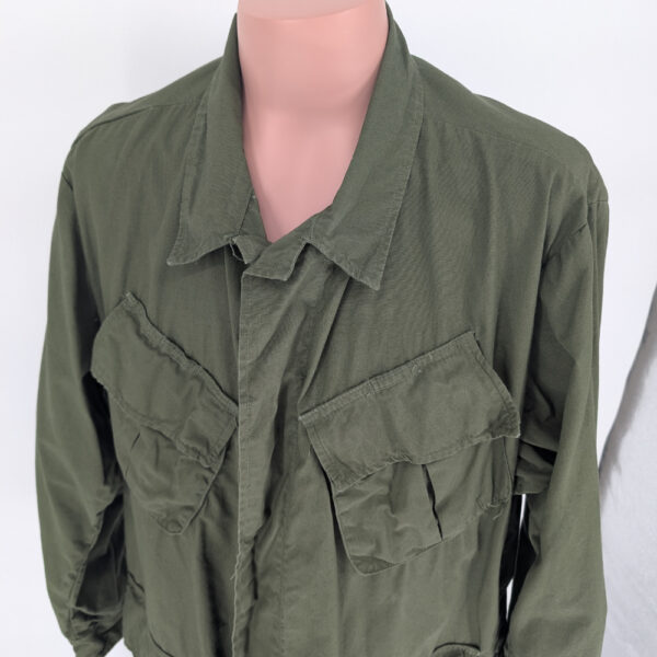 Unissued 1967 Wind Resistant Poplin Jungle Jacket in Size Large Regular - Image 6