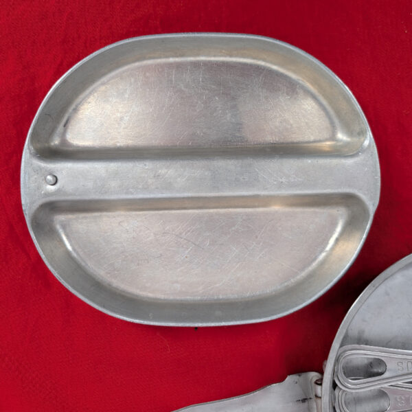 Complete 1964 Vietnam War Mess Kit with Utensils by Trico - Image 4