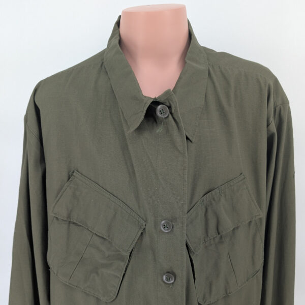 Unissued 1968 Jungle Jacket in Size Extra Large - Image 4